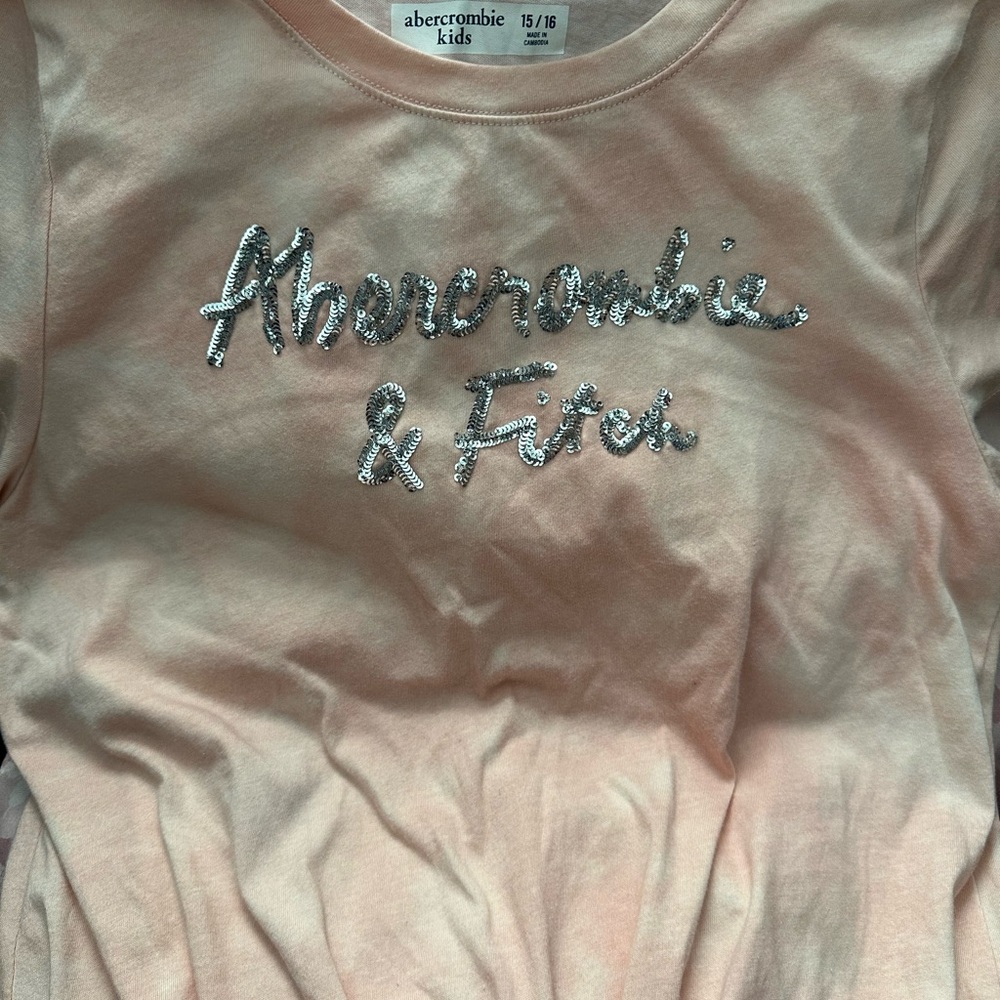 A&F Kids twist-front logo tee (sparkling letters)